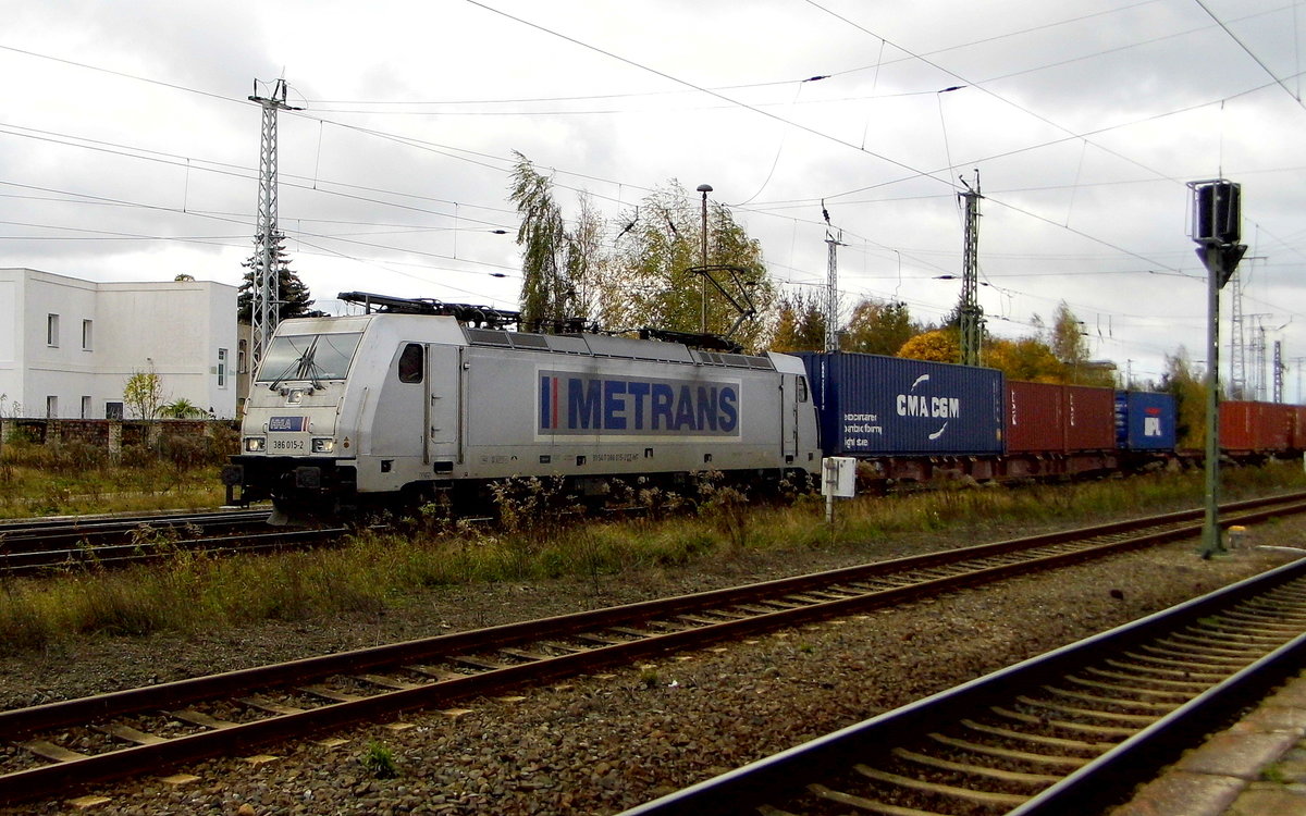 Am 27.10.2017 kam die 386 015-2 von METRANS aus Richtung Salzwedel nach Stendal und fuhr weiter in Richtung Magdeburg.