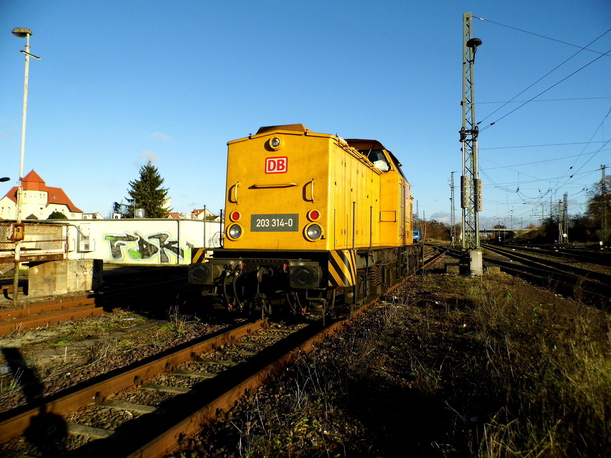 Am 27.11 .2016 war die 203 314-0 von der DB Netz AG,  in Stendal abgestellt.