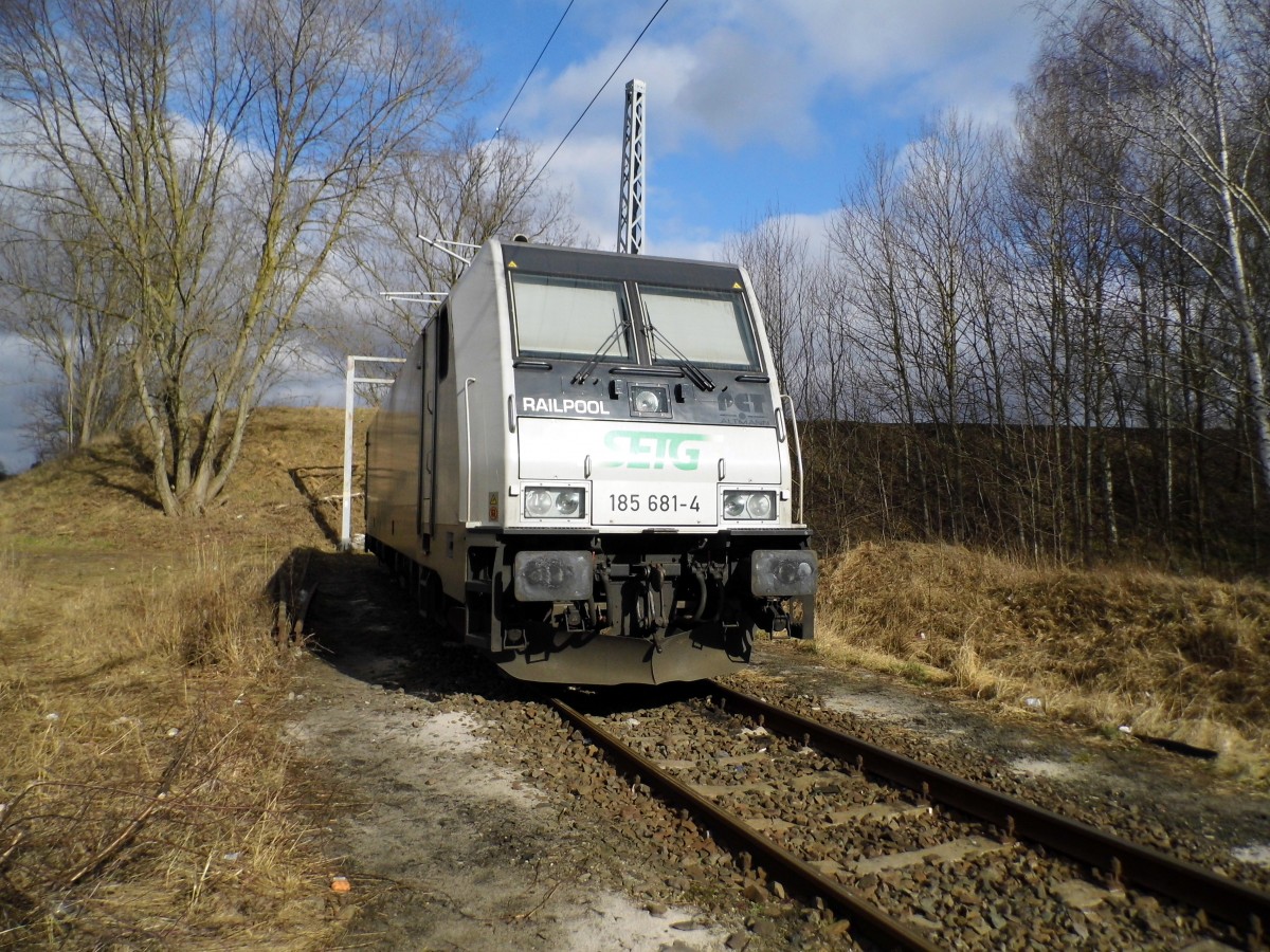 Am 28.02.2015 war die 185 681-4 von der SETG (Railpool) bei Borstel abgestellt . 