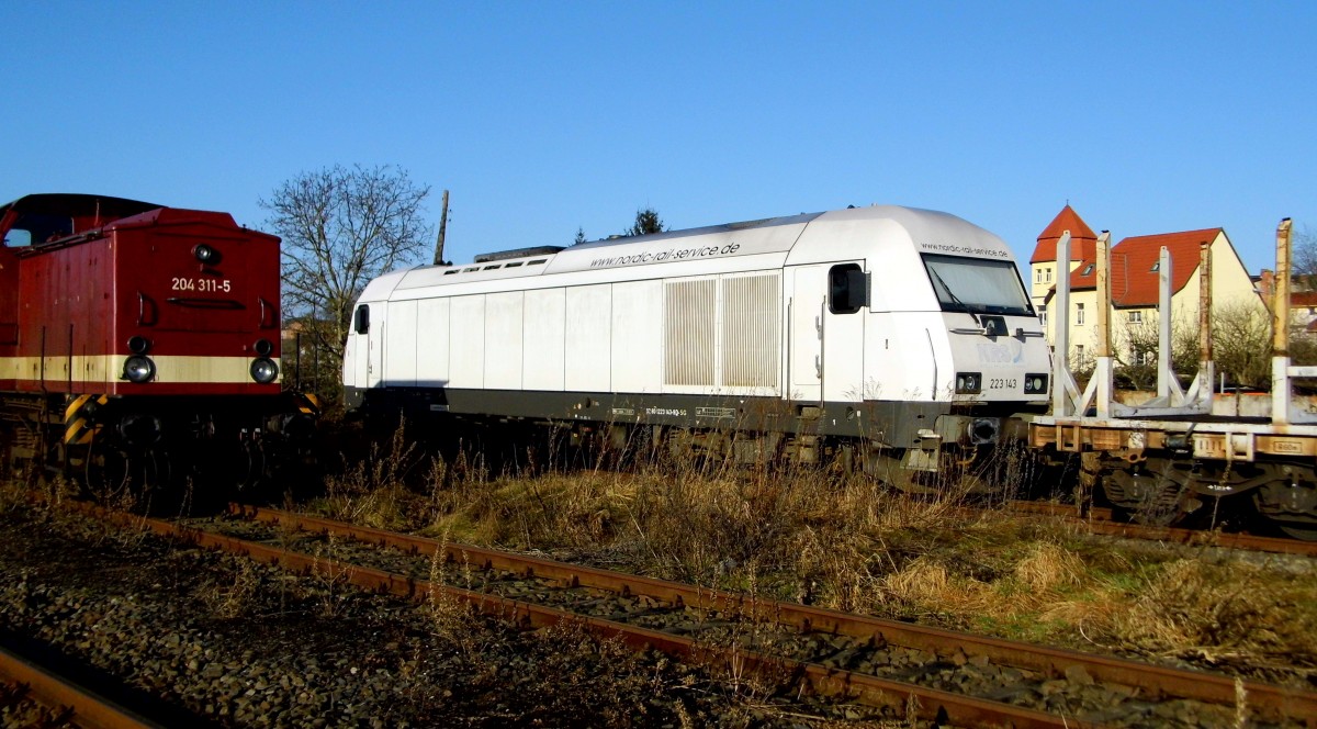 Am 28.02.2015 war   die 223 143 von der nordic-rail-service  mit SETG Wagen in Stendal abgestellt . 