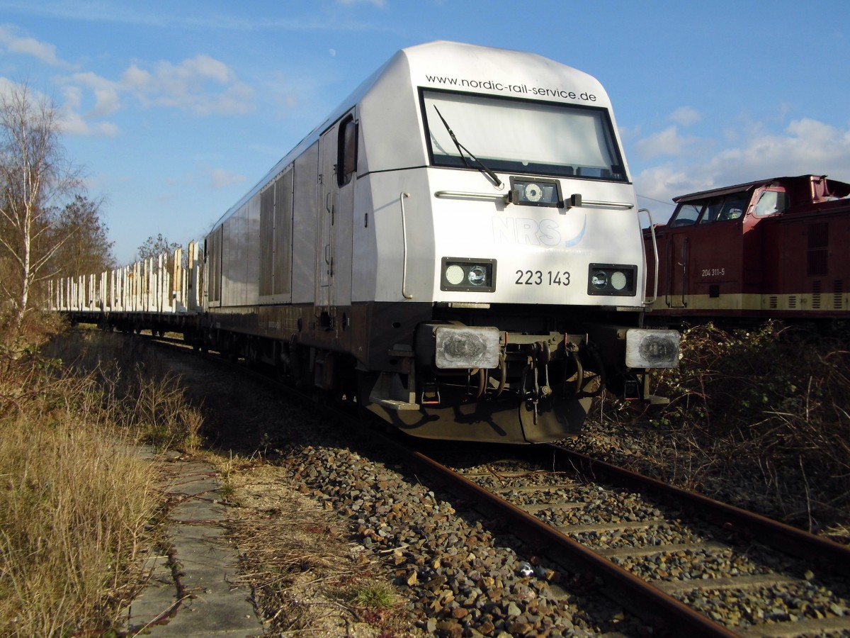 Am 28.02.2015 war die 223 143 von der nordic-rail-service  mit SETG Wagen  in Stendal abgestellt . 