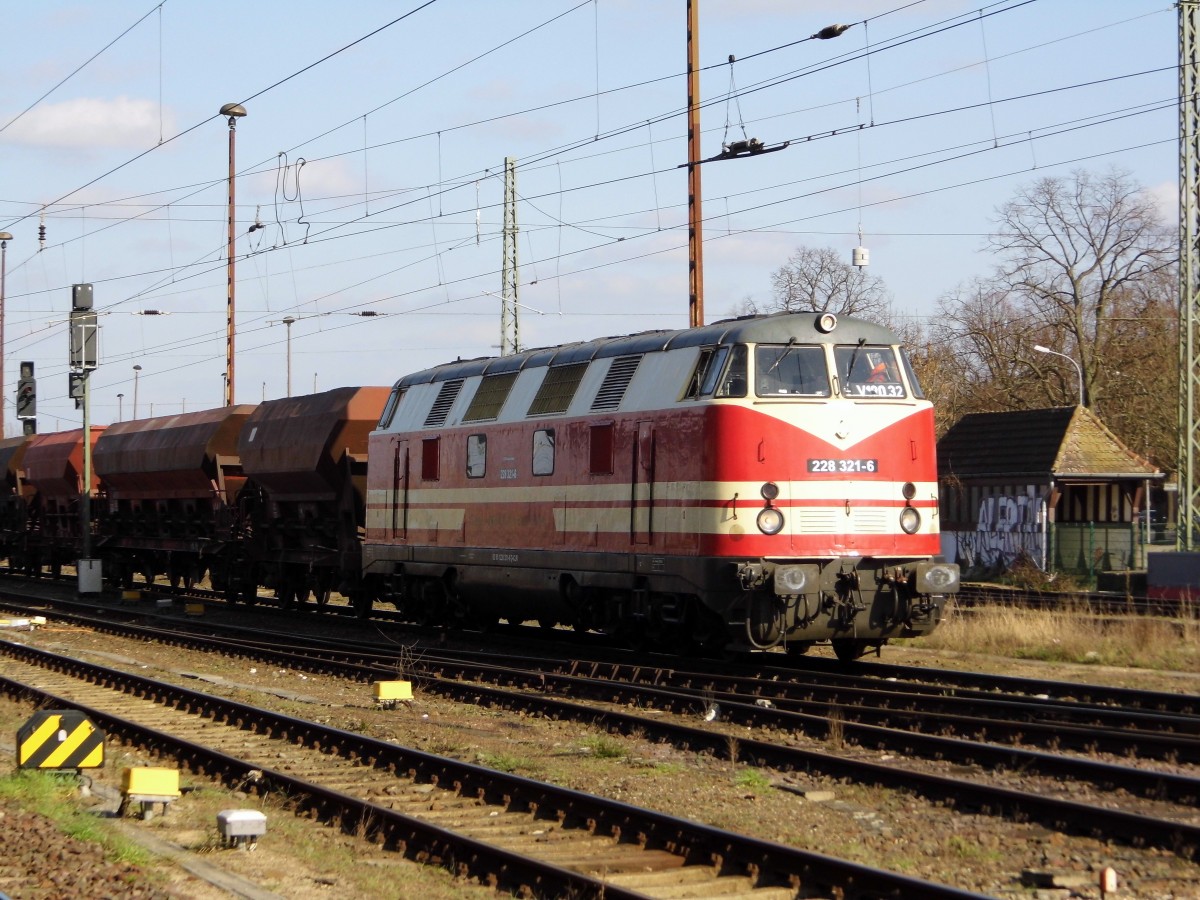 Am 28.03.2015 fuhr die 228 321-6 von der CLR-Service GmbH  aus Stendal nach Wittenberge .