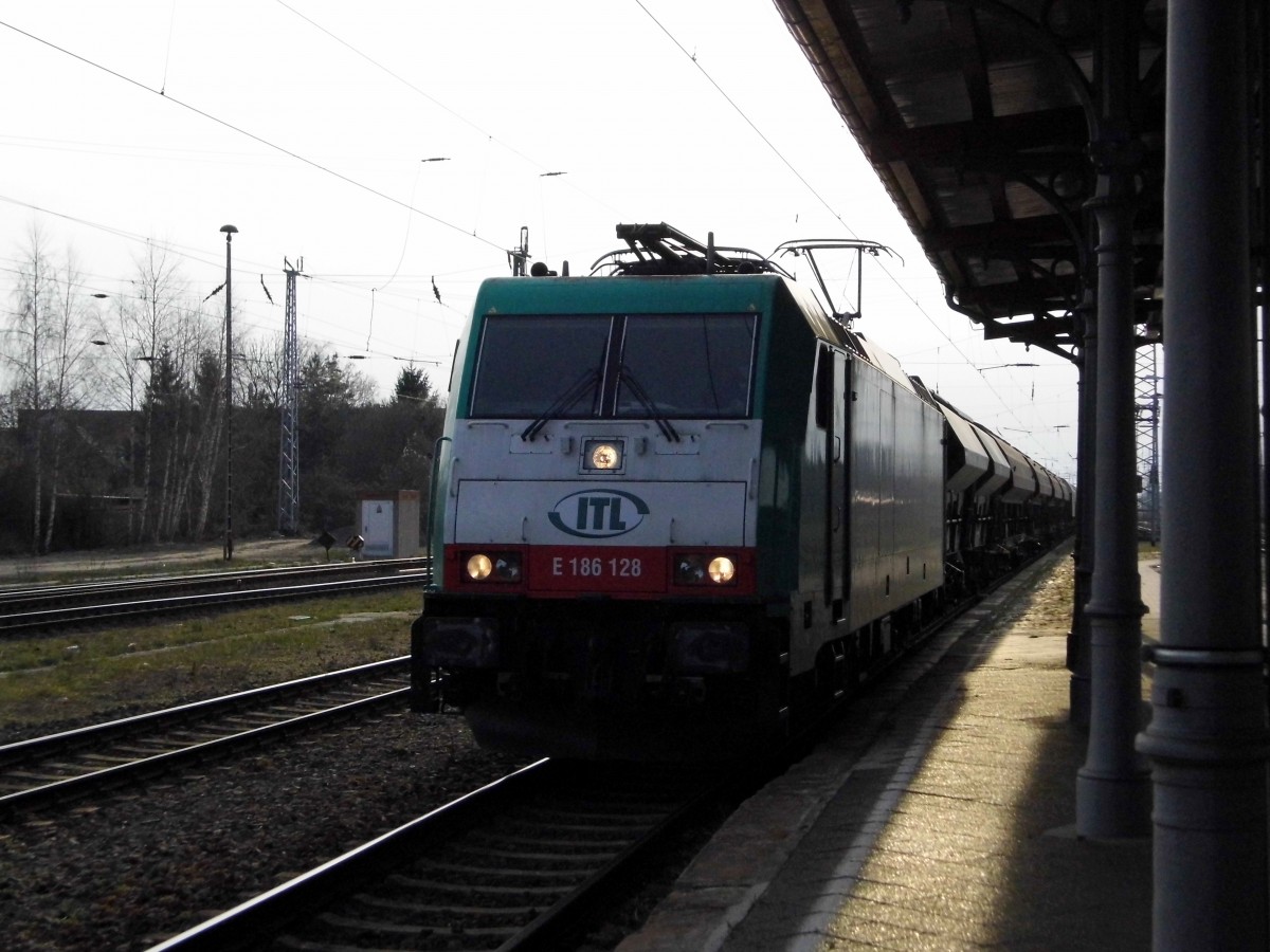 Am 28.03.2015 kam die E 186 128 von der ITL aus Richtung Salzwedel nach Stendal und fuhr weiter in Richtung Magdeburg .