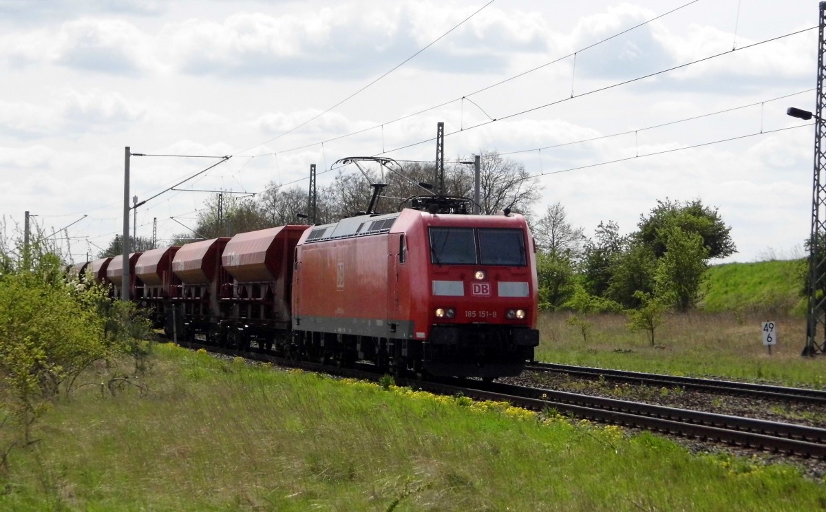 Am 28.04.2015 kam die 185 151-8 von der DB aus der Richtung Magdeburg nach Demker und fuhr weiter in Richtung Stendal .