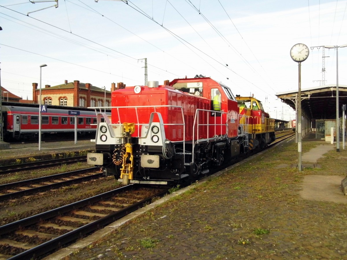 Am 28.04.2015 Rangierfahrt von der 272 216-0 von der MEG und die Neue H3 Lok 1002 004-2 von ALS in Stendal .