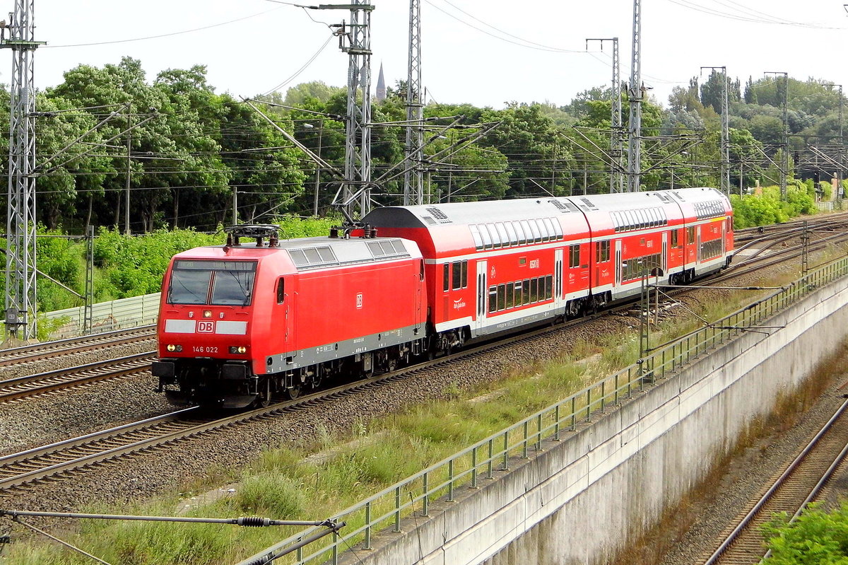 Am 28.07.2017 kam die 146 022 von der DB Regio aus Richtung Stendal und fuhr nach Uelzen . 