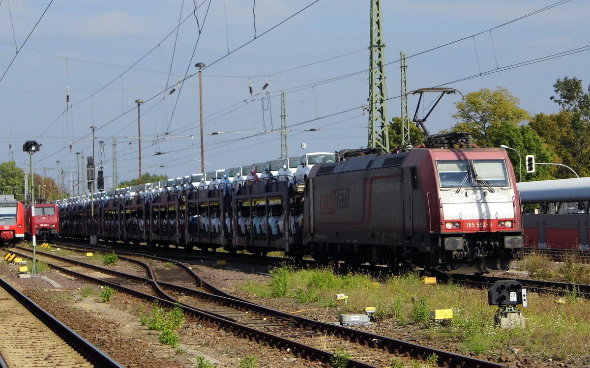 Am 28.08.2016 kam die 185 592-3 von der Crossrail AG aus Richtung Berlin nach Stendal und fuhr weiter in Richtung   Hannover .