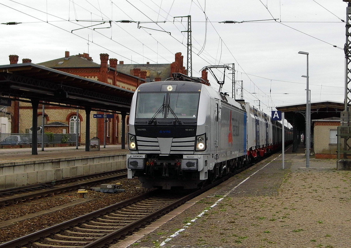 Am 28.09.2016 kam die  193 811-7 von der VTG Rail Logistics ( Railpool) aus Richtung Berlin nach Stendal und fuhr weiter in Richtung Salzwedel . 