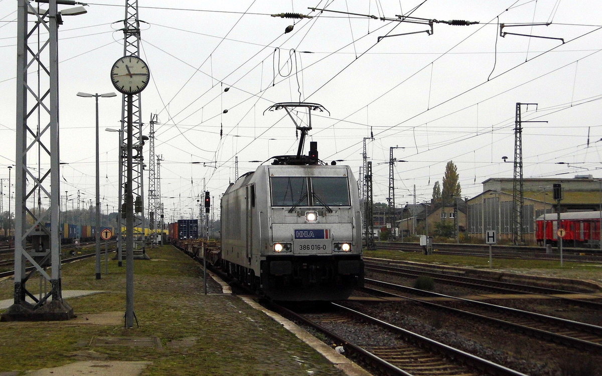 Am 28.10.2016 kam die 386 016-0 von METRANS aus Richtung Salzwedel  nach Stendal und fuhr weiter in Richtung  Magdeburg .