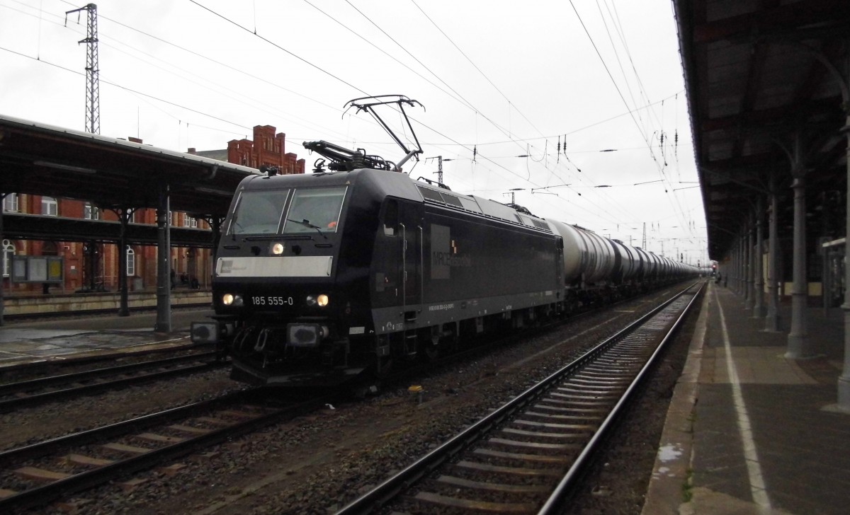 Am 29.03.2015 kam die 185 555-0 von der  MRCE Dispolok aus Richtung Magdeburg nach Stendal und fuhr weiter in Richtung Salzwedel.