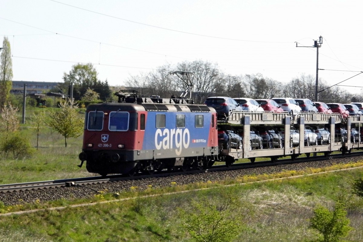 Am 29.04.2015 kam die 421 396-3 von der HSL ( SBB Cargo) aus Richtung Stendal und fuhr nach Salzwedel.