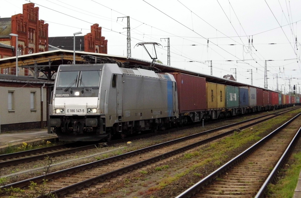 Am 29.04.2015 kam die E 186 147-5 von der Railpool aus Richtung Berlin nach Stendal und fuhr weiter in Richtung Salzwedel .