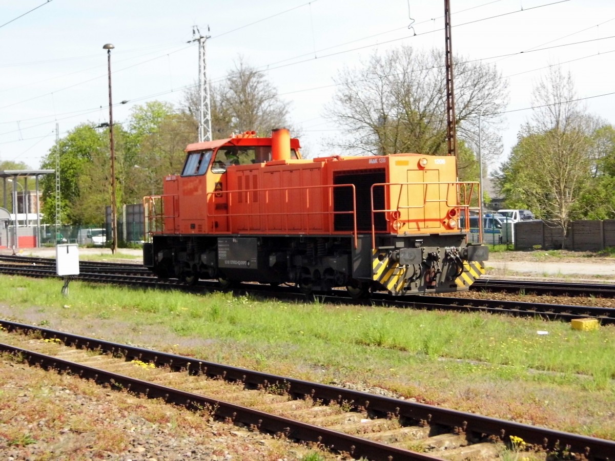 Am 29.04.2015 Rangierfahrt von der 275 002-4 von der MRCE dispolok       in Stendal.