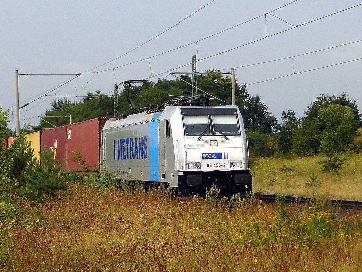 Am 29.07.2016 kam die  186 455-2 von METRANS (Railpool)  aus der Richtung Magdeburg nach Demker und fuhr weiter in Richtung Stendal . 
