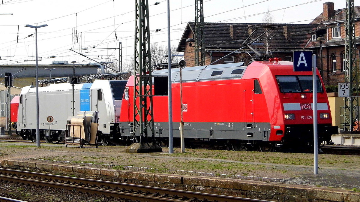 Am 30.03.2017 kamen die 186 438-8 und die 101 126-1    aus Richtung Braunschweig nach Stendal und fuhr weiter in Richtung Berlin .