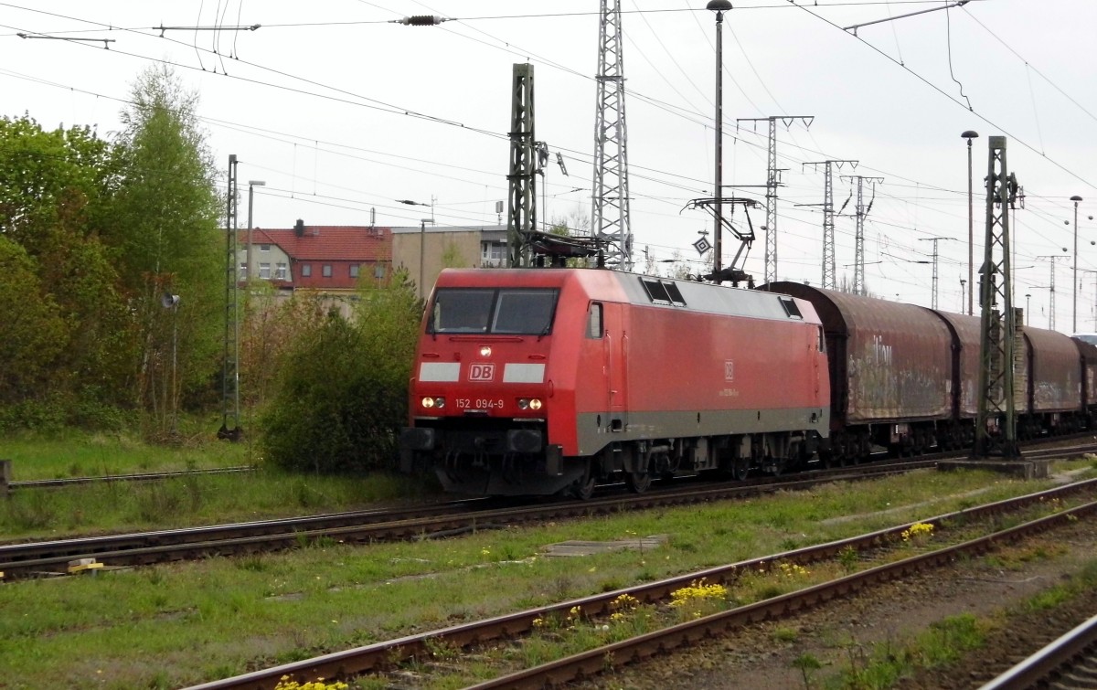 Am 30.04.2015 kam die 152 094-9 von der DB aus Richtung Hannover nach Stendal und fuhr weiter in Richtung Magdeburg .