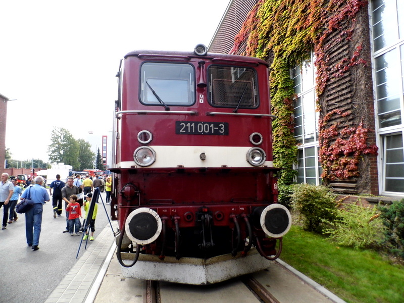 Am 30.08.2014 stand die 211 001-3 im Werk Dessau .