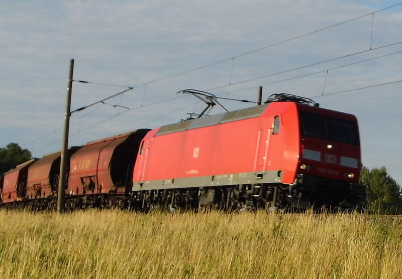 Am 3.07.2014 kam die 145 043-0 von der DB aus der Richtung Wittenberge und fuhr nach Stendal .