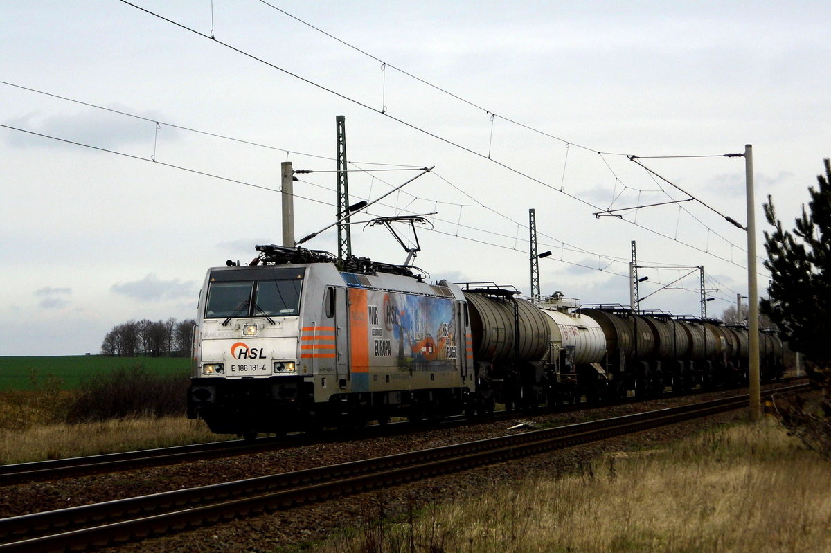 Am 31.03.2016 kam die  E 186 181-4 von der HSL Logistik (Railpool) aus der Richtung Stendal nach Demker und fuhr weiter in Richtung Magdeburg .