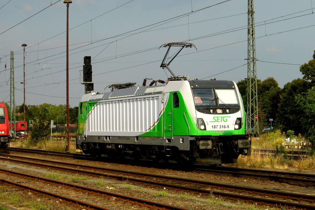 Am 31.07.2018 kam  die  187 316-5 von der SETG (Railpool)  aus Richtung Berlin nach Stendal  und fuhr den nach Borstel  und den weiter nach Kehl .