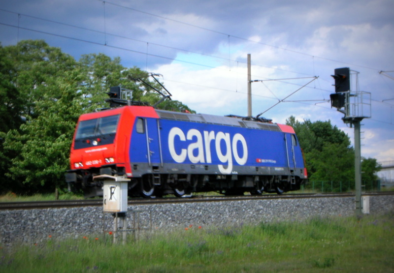 Am 5.06.2014 kam die 482 035-3 von der SBB cargo aus Richtung Stendal und fuhr nach Wittenberge.