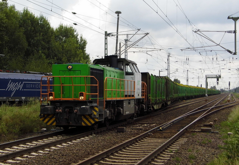 Am 5.08.2014 stand die 277 102 von der SETG aus in Borstel bei Stendal und fuhr nach Niedergörne .