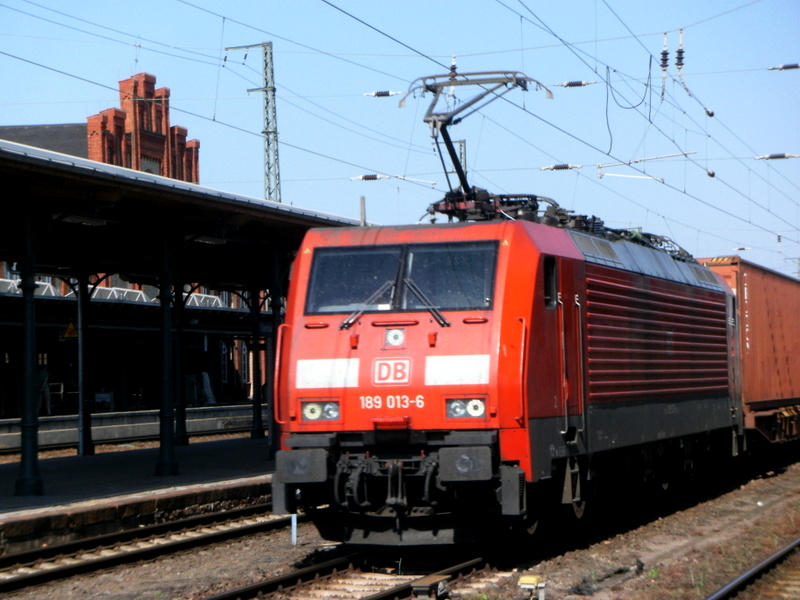Am 9.06.2014 kam die 189 013-6 von der DB aus Richtung Magdeburg nach Stendal und fuhr weiter in Richtung Salzwedel. 