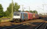 Am 06.08.2015 kam die 185 696-2 von der TRANSPETROL (Railpool) aus Richtung Braunschweig nach Niederndodeleben und fuhr weiter in Richtung Magdeburg .