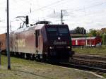Am 26.08.2015 kam die 185 513-9 von der Emons aus Richtung Salzwedel nach Stendal und fuhr weiter in Richtung Magdeburg .