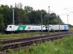 br-6-189-privatees-64-f-4-/450029/am-04082015-waren-e-189--822 Am 04.08.2015 waren E 189 -822 von der SETG (Steiermarkbahn) und die 185 681-4 von der SETG (Railpool) in Borstel abgestellt .