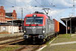 eu46-siemens-vectron-ms/571488/am-20082017-kam-die-eu46-502- Am 20.08.2017 kam die  EU46-502 ( 5370 014-0 ) von der PKP Cargo aus Richtung Magdeburg nach Stendal und fuhr weiter in Richtung Wittenberge .