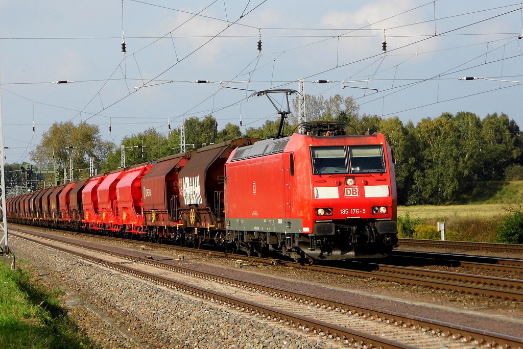 Am 26.09.2017 kam die 185 176-5 von    DB Cargo Deutschland AG, aus Richtung Wittenberge nach Borstel und fuhr weiter in Richtung Stendal.
