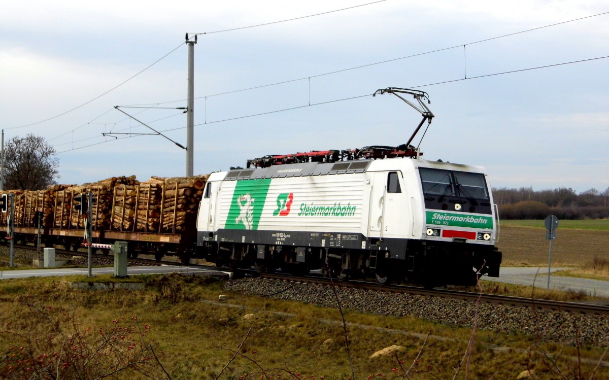  Am 07.02.2016 kam die 189 822-0 von der SETG (Steiermarkbahn)  aus Richtung Salzwedel und fuhr weiter in Richtung Stendal .