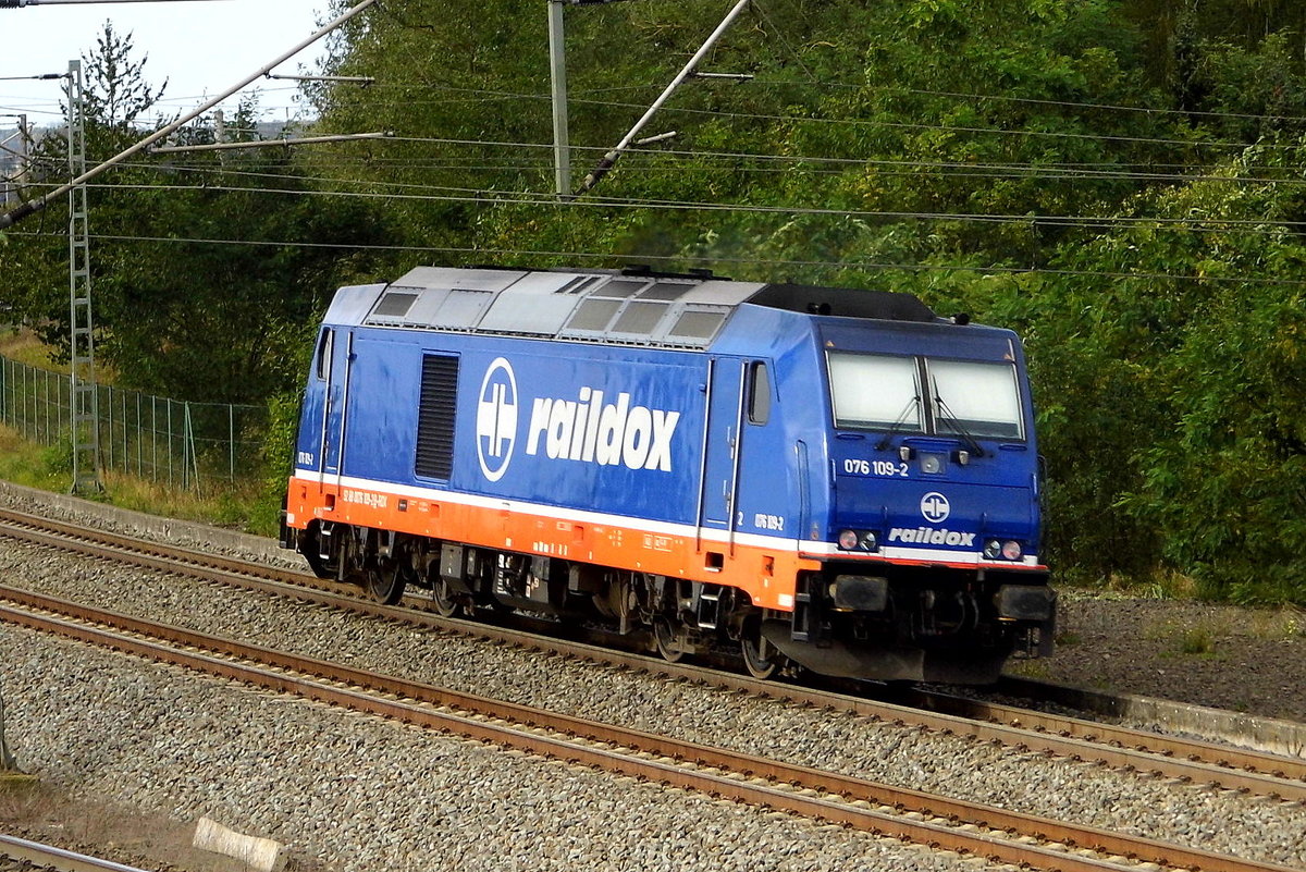  Am 12.10.2017 kam die 076 109-2 von Raildox aus Richtung Stendal und fuhr nach Niedergörne .