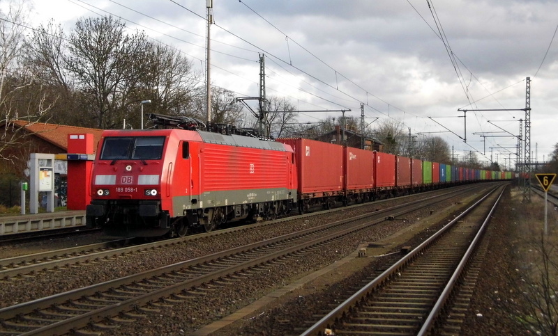  Am 14.01.2015 kam die 189 058-1 von der DB aus Richtung Magdeburg nach Niederndodeleben und fuhr weiter in Richtung Braunschweig .