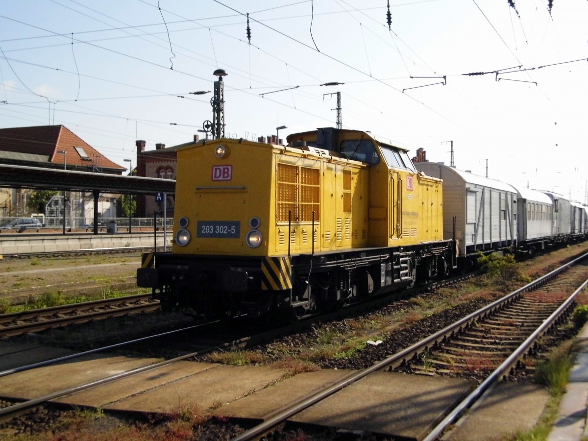 15.05.2015 standen die 203 302-5 und die 203 315-7 von der DB Netz Instandhaltung  in Stendal .