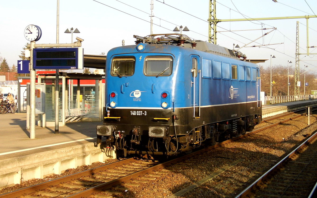 26.02.2019 stand die 140 037-3 von der EGP – Eisenbahngesellschaft Potsdam, im Hbf Wittenberge .