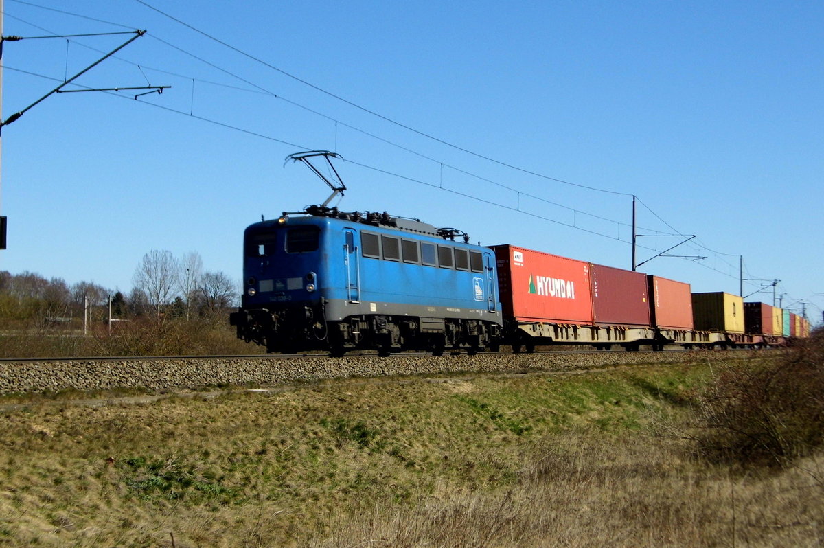 Am 01.04.2016 kam die 140 038-0 von  METRANS  (Press) aus Richtung Stendal und fuhr weiter in Richtung Salzwedel .