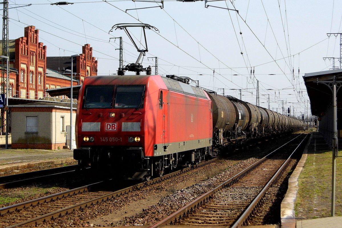 Am 01.04.2017 kam die 145 050-1 von der DB Cargo Deutschland AG, aus Richtung Magdeburg nach Stendal und fuhr weiter in Richtung Braunschweig .