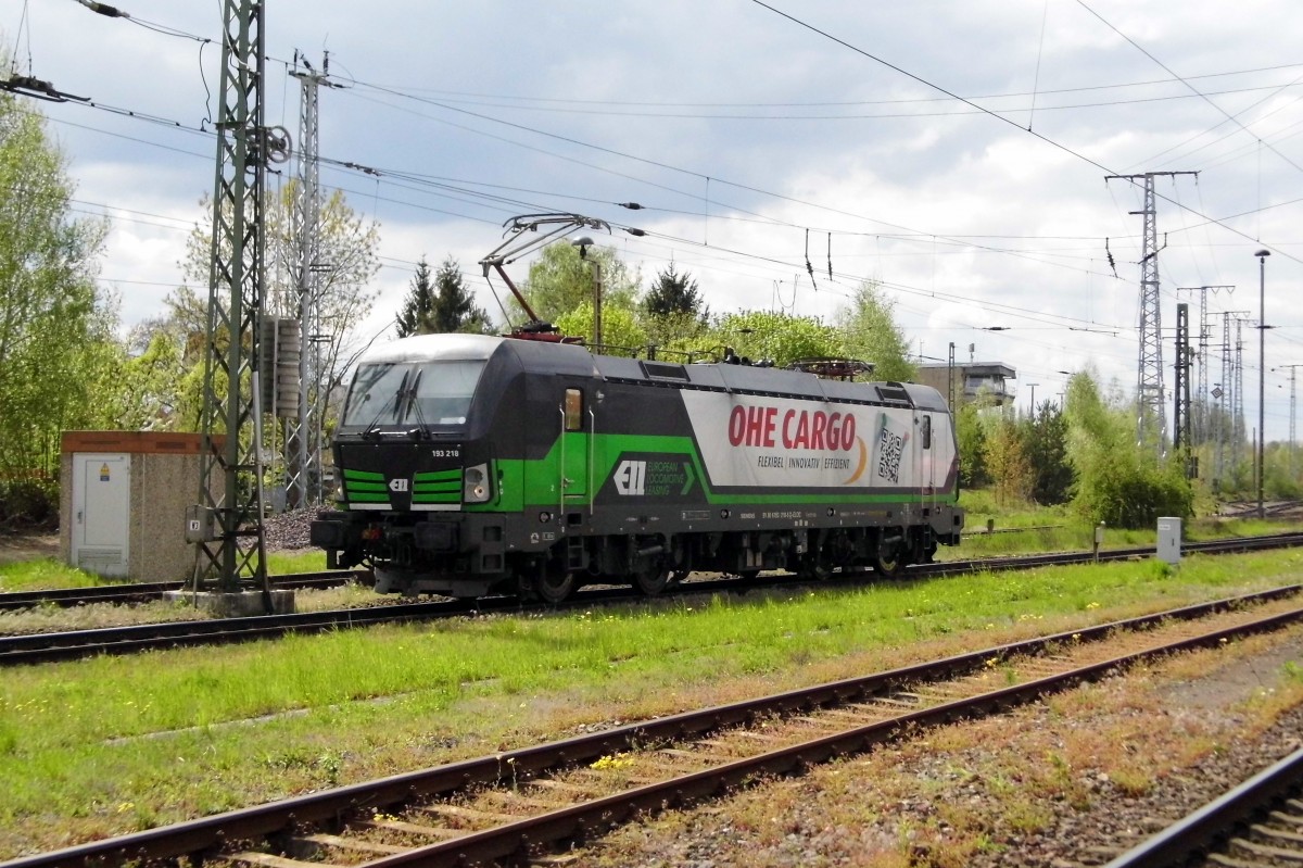 Am 01.05.2015 kam die 193 218 von der OHE Cargo ( ELL ) aus Richtung Hannover nach Stendal und fuhr weiter in Richtung Magdeburg .