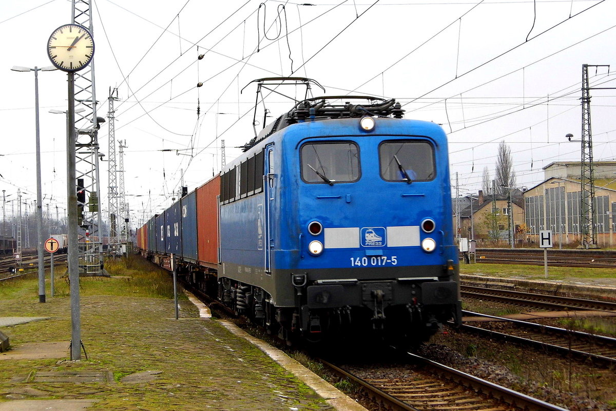 Am 01.12.2017 fuhr die 140 017-5 von METRANS (PRESS) von Hamburg nach Stendal und weiter nach Leipzig .