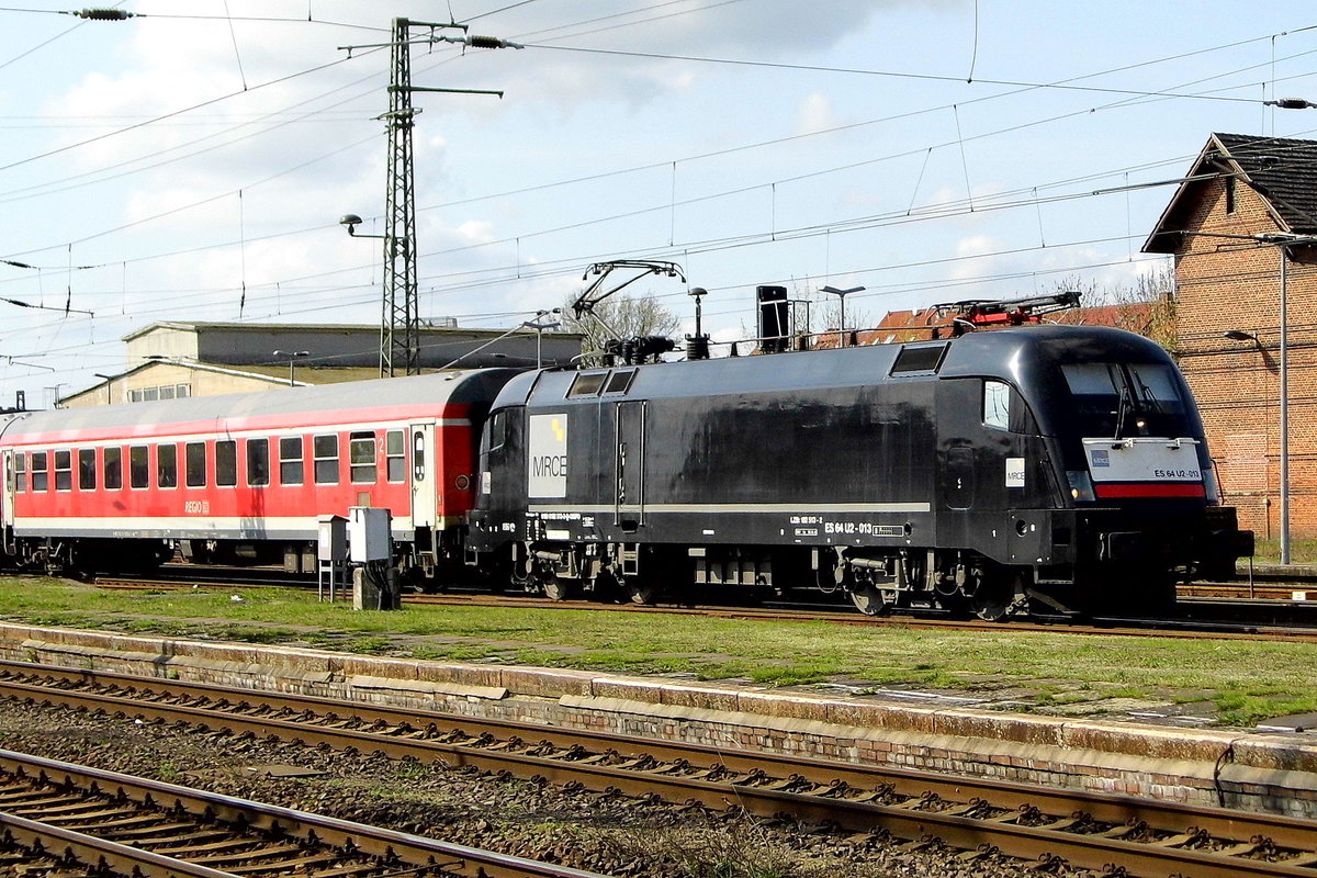 Am 02.04.2017 kam die  182 513-2 von der DB Cargo Deutschland AG, (MRCE Dispolok) aus Richtung  Salzwedel nach Stendal und fuhr weiter in Richtung Berlin .