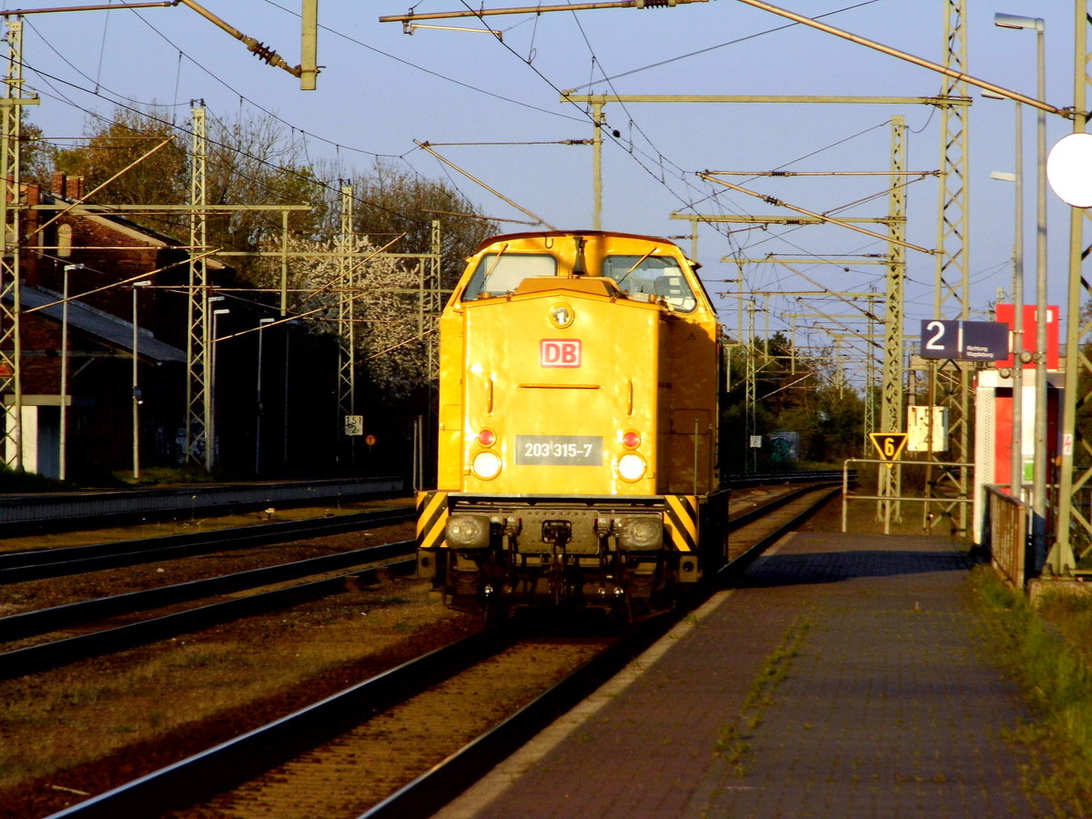 Am 02.05.2016 kam die 203 315-7 von der DB aus Richtung Braunschweig nach Niederndodeleben und fuhr weiter in Richtung Magdeburg .