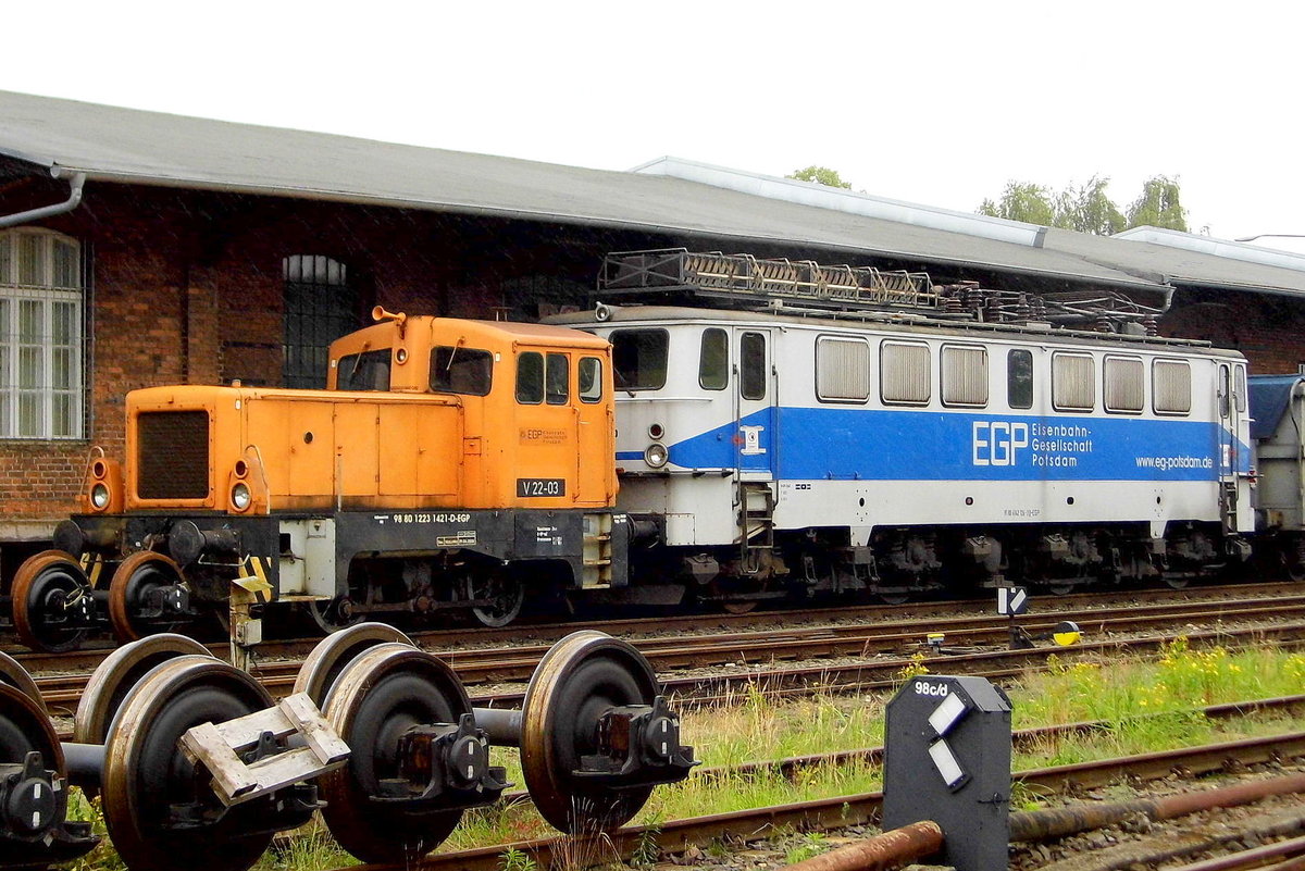 Am 02.07.2017 waren die 223 1421 V 22-03 und die 142 126-2 von der EGP – Eisenbahngesellschaft Potsdam, in Wittenberge abgestellt .