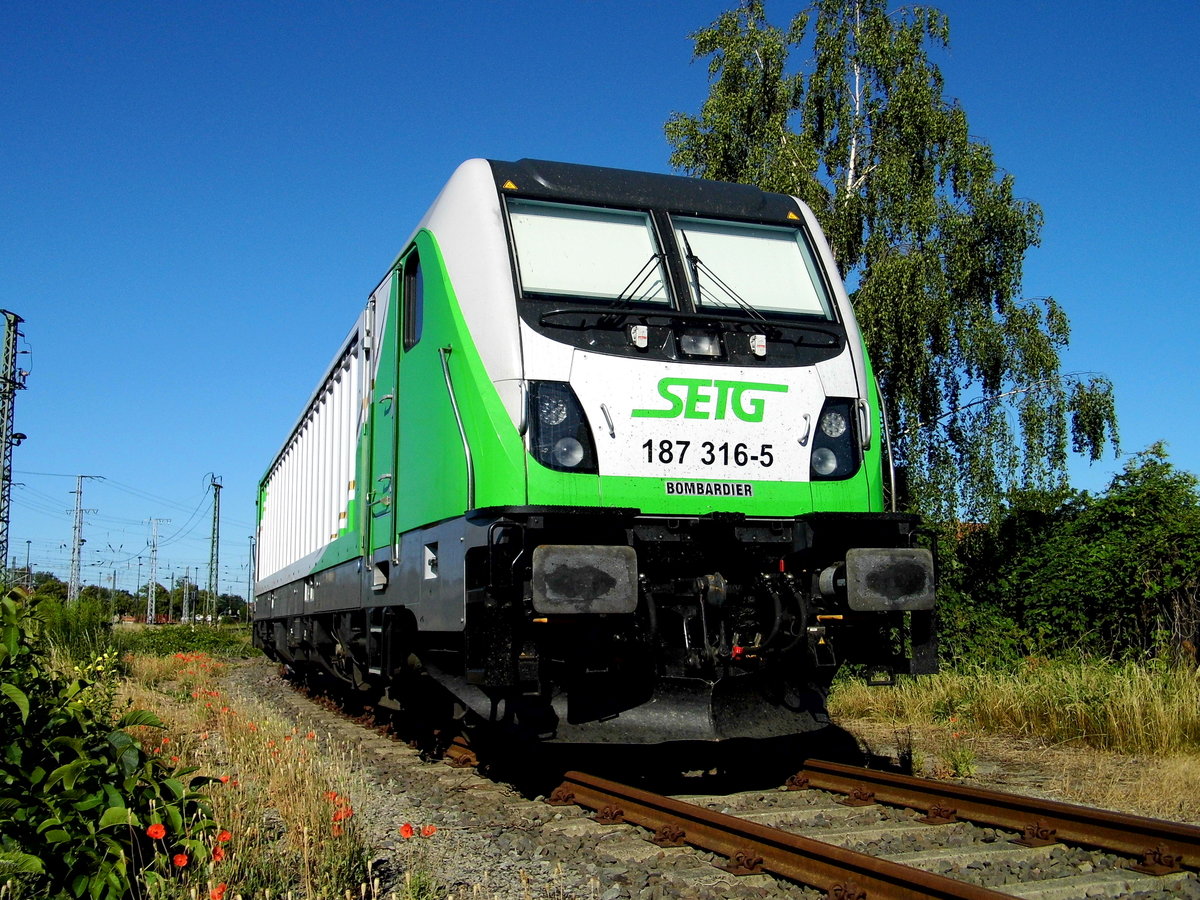 Am 02.07.2018 die 187 316-5  von der  SETG - Salzburger Eisenbahn TransportLogistik GmbH,     (Railpool) in Stendal .

