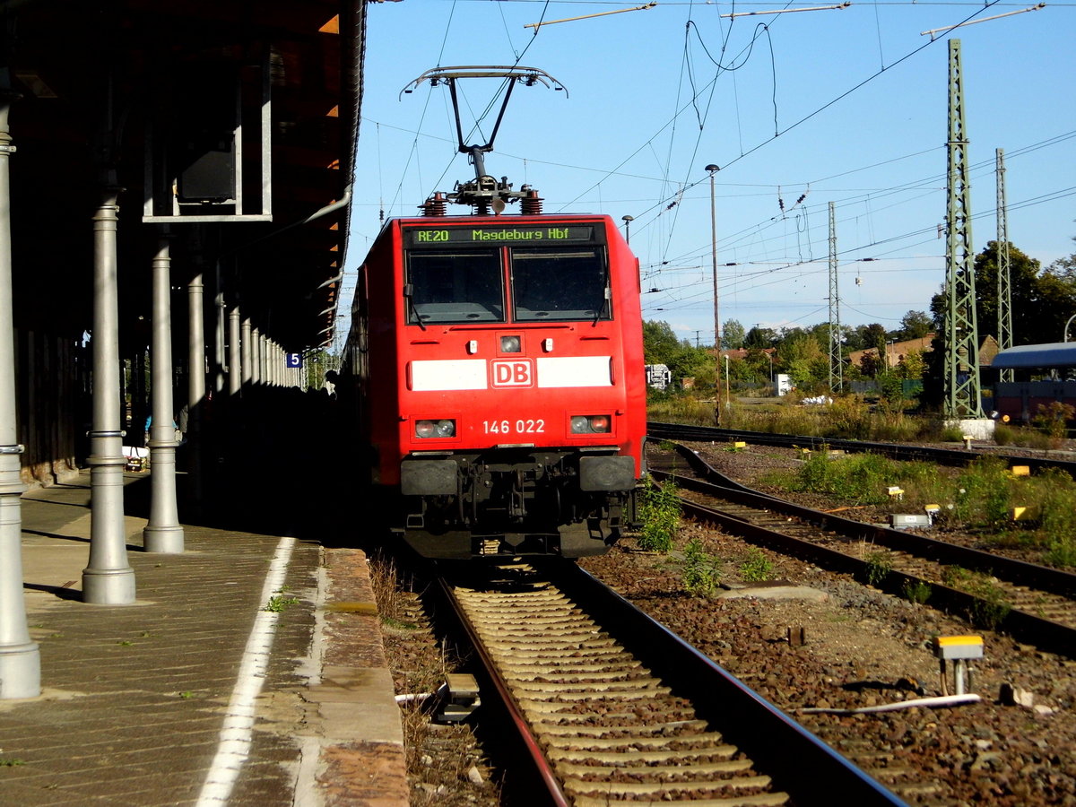 Am 02.10.2016 kam die 146 022 aus Richtung Uelzen  nach Stendal und fuhr weiter in Richtung Magdeburg .