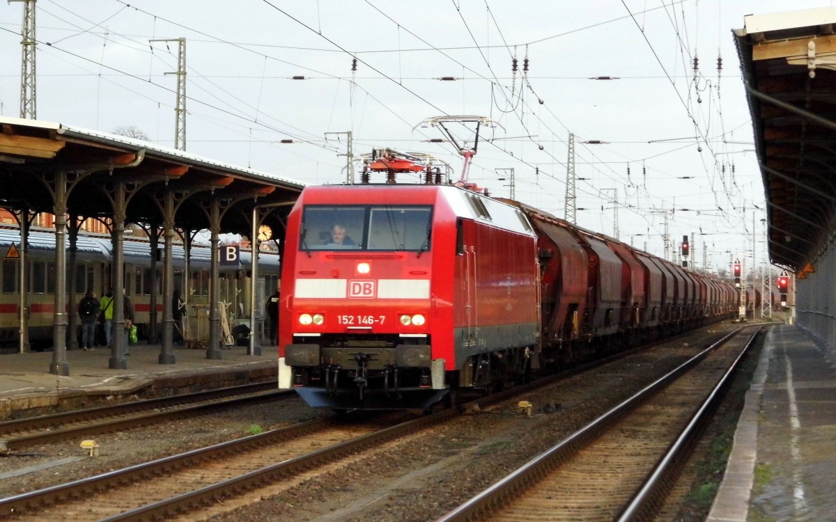 Am 03.02.2016 kam die 152 146-7 von DB Schenker aus Richtung Magdeburg nach Stendal und fuhr weiter in Richtung Wittenberge  .