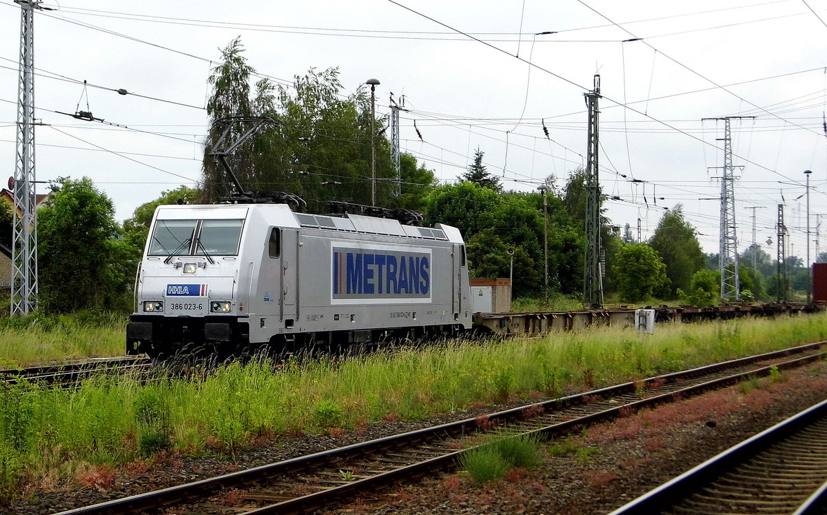 Am 03.06.2017 kam die 386 023-6 von METRANS aus Richtung Salzwedel nach Stendal und fuhr weiter in Richtung Magdeburg .