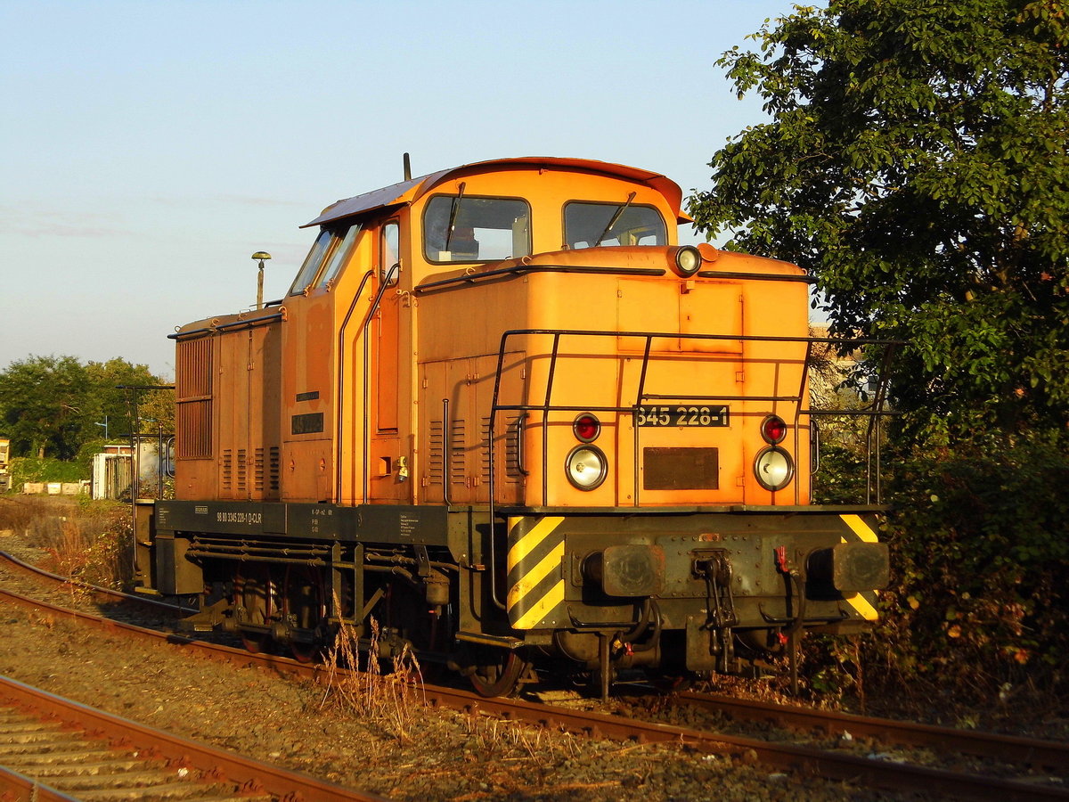 Am 03.09.2017   die 345 228-1 von der CLR - Cargo Logistik Rail-Service GmbH,  