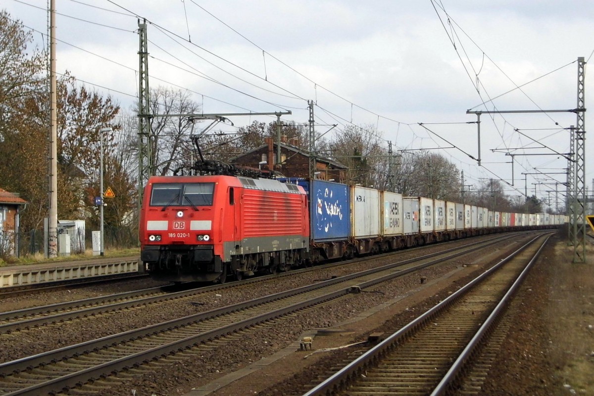 Am 04.03.2016 kam die 189 020-1 von der DB Schenker aus Richtung Magdeburg nach Niederndodeleben und fuhr weiter in Richtung Braunschweig  .